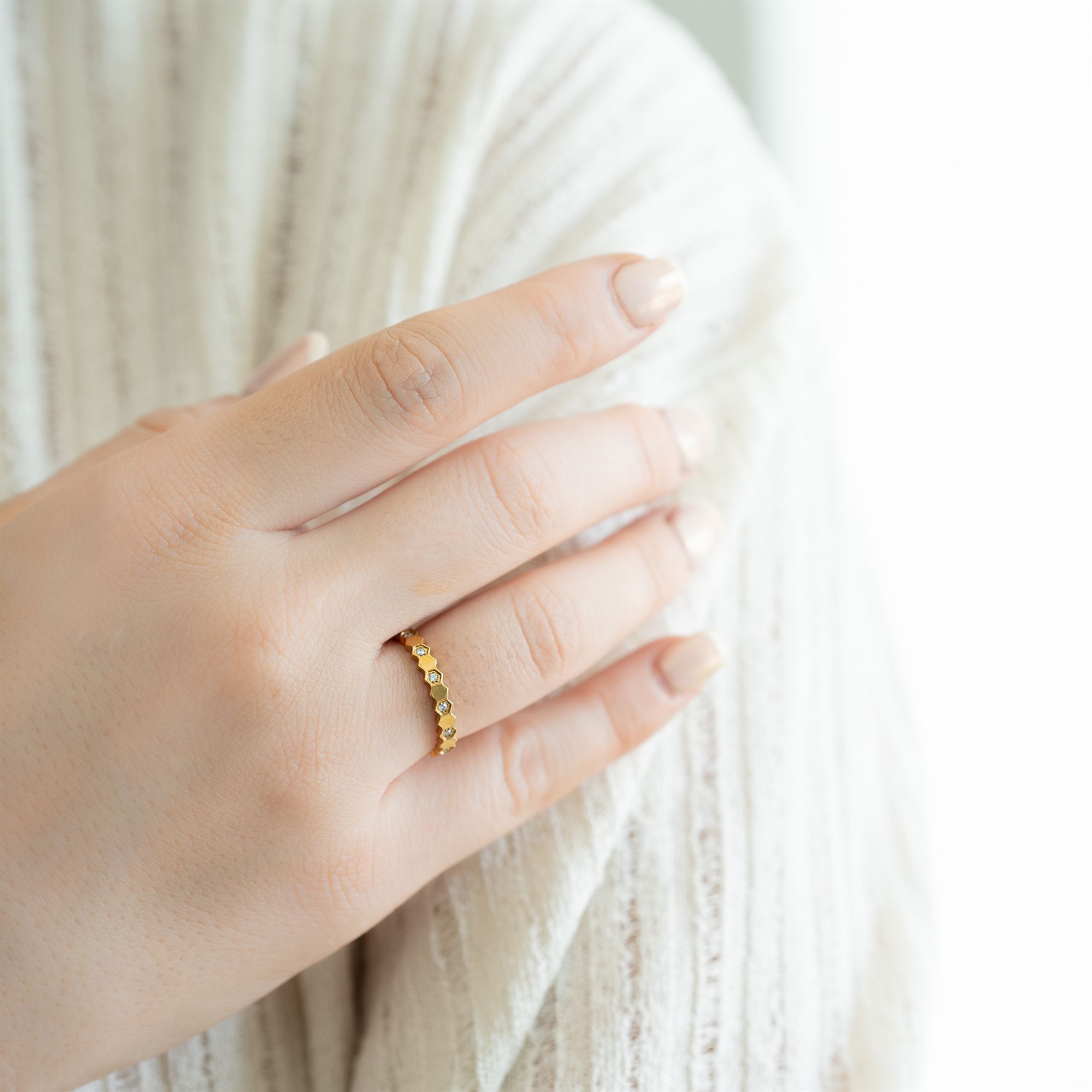 Beehive w Alt Stones Ring
